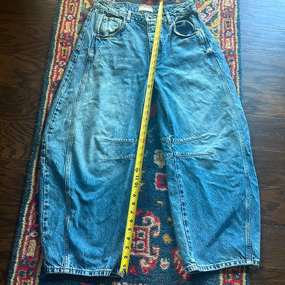WE THE FREE FP Barrel Denim Jeans. Size 29 . Wore once /washed and I lost weight - Picture 3 of 8